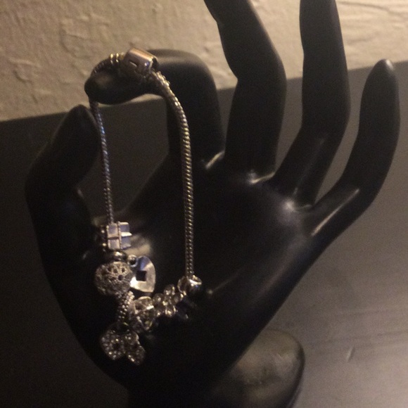 Pandora like bracelet with lock and key charms - Picture 1 of 1